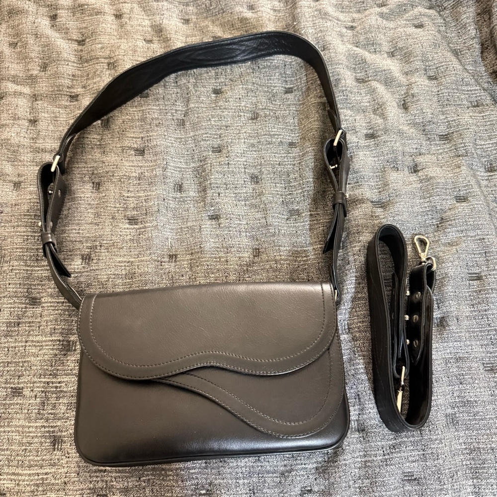 Leather shoulder bag